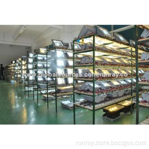 Special Price 100W LED Floodlight with 45*45-mil Chili Chip, 90lm/W, >95% PF, 9,000lm, IP65, CE